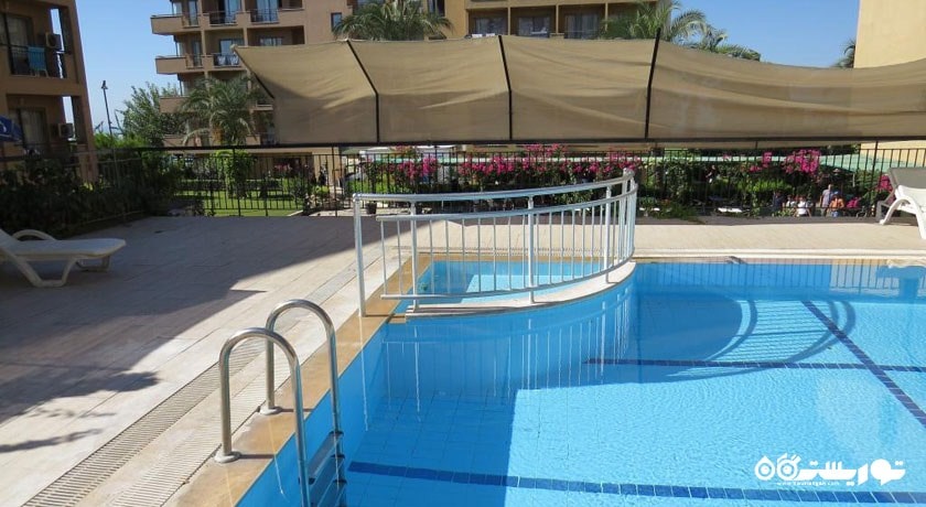 نمای استخر روباز هتل پریما